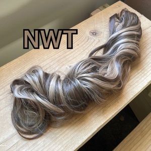 NWT 20” medium brown caramel Ariana long clip drawstring ponytail beach wave end